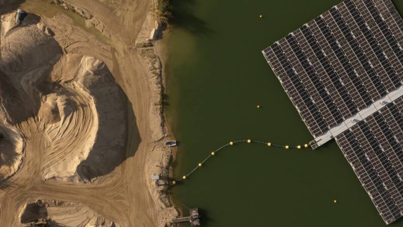 Schwimmende Photovoltaik-Anlage in Goch: „Grüner Strom“ kommt jetzt aus dem Kiessee
