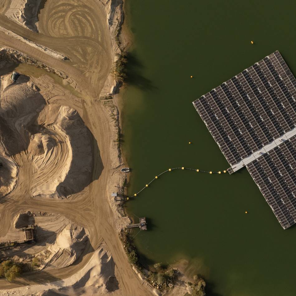 Schwimmende Photovoltaik-Anlage in Goch: „Grüner Strom“ kommt jetzt aus dem Kiessee