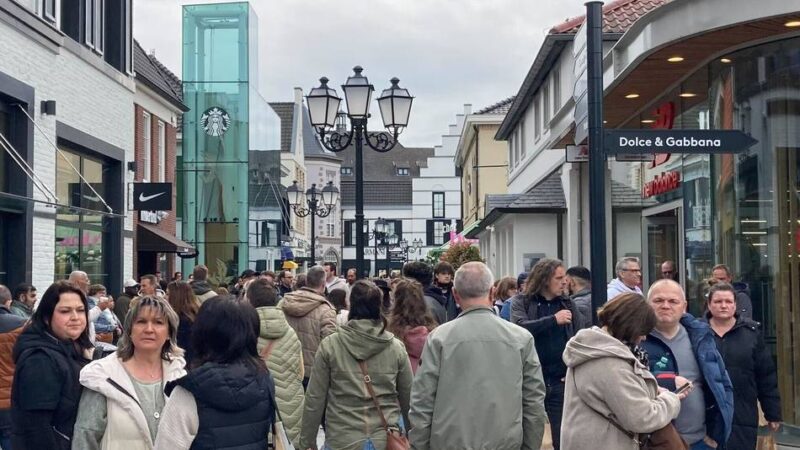 Marken-Dorf hinter der Grenze: Debatte über Ausbau von Designer Outlet Roermond – kommt die Touristensteuer?