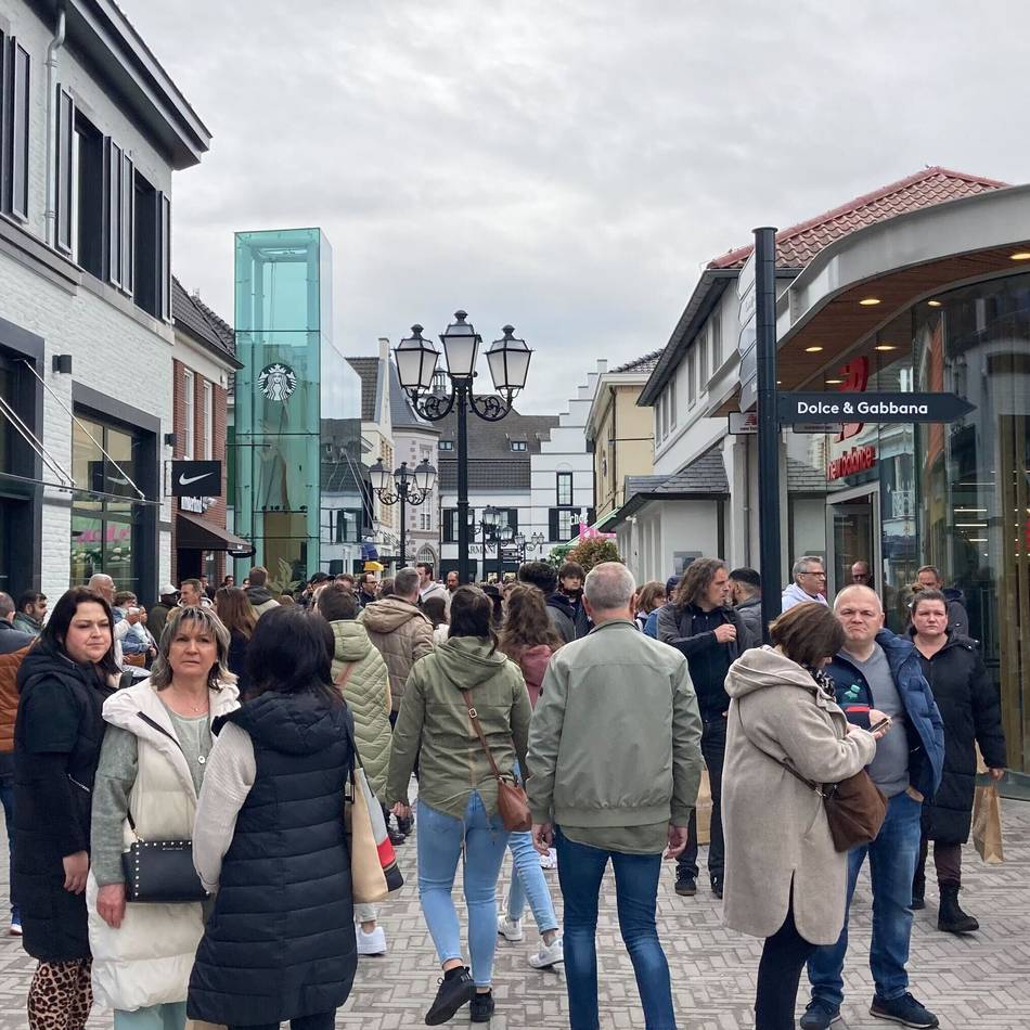 Marken-Dorf hinter der Grenze: Debatte über Ausbau von Designer Outlet Roermond – kommt die Touristensteuer?