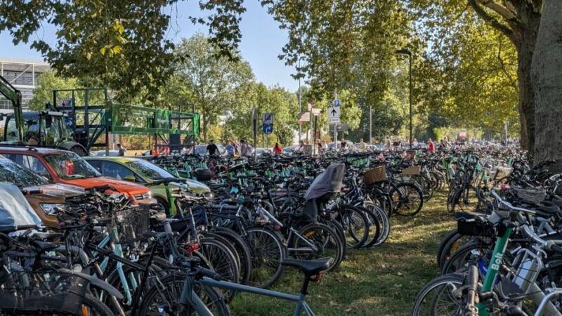 Es kam zu immer mehr Fällen: Fahrraddiebstähle bei Fortuna-Heimspielen – Zivilbeamte erwischen Täter