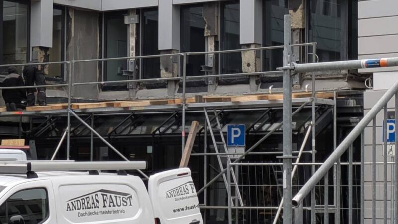 Verwaltungsgebäude in Wermelskirchen: Schon wieder stehen Gerüste am Rathaus