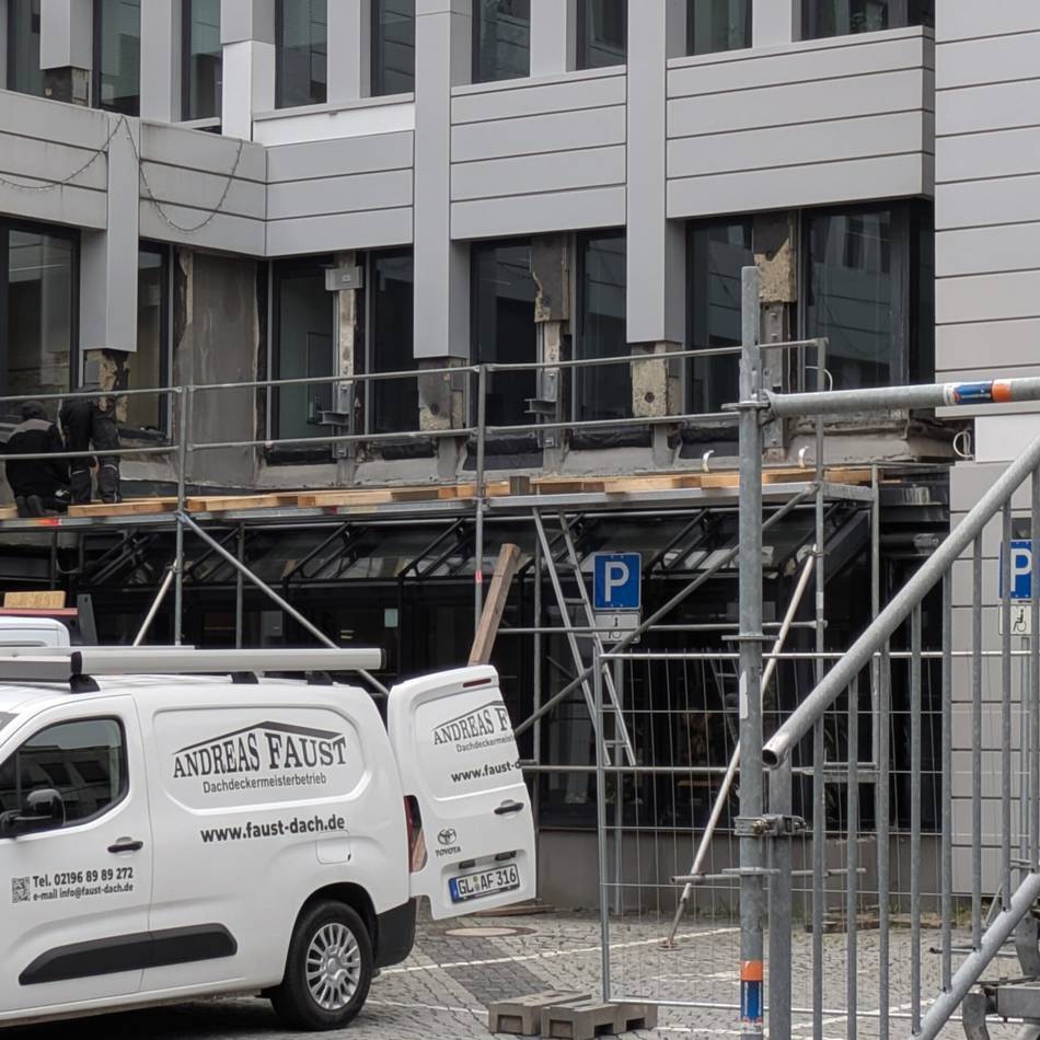 Verwaltungsgebäude in Wermelskirchen: Schon wieder stehen Gerüste am Rathaus