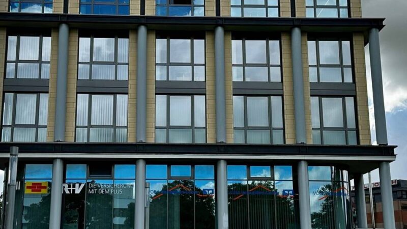 Rund 40 Seiten Vorwürfe: Volksbank Kleverland erstattet Strafanzeige gegen Ex-Vorstand