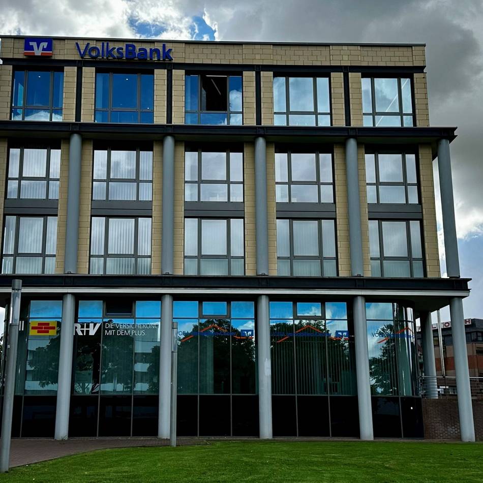 Rund 40 Seiten Vorwürfe: Volksbank Kleverland erstattet Strafanzeige gegen Ex-Vorstand