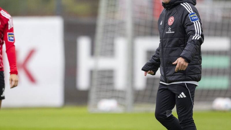„Müssen nach vorne gucken“: Erste Einheit unter Anfang – neuer Trainer will Fortuna den Spaß zurückbringen
