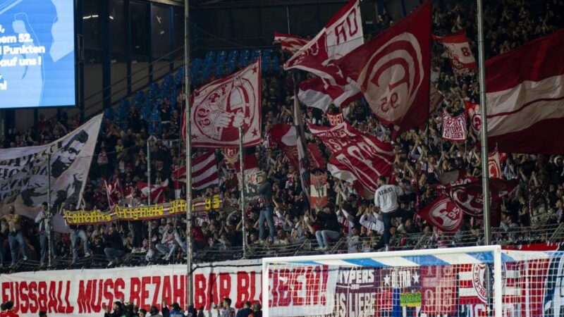 Kritik-Feuerwerk im Gästeblock: Fortuna-Fans empören sich mit Grönemeyer-Anspielung über den VfL Bochum