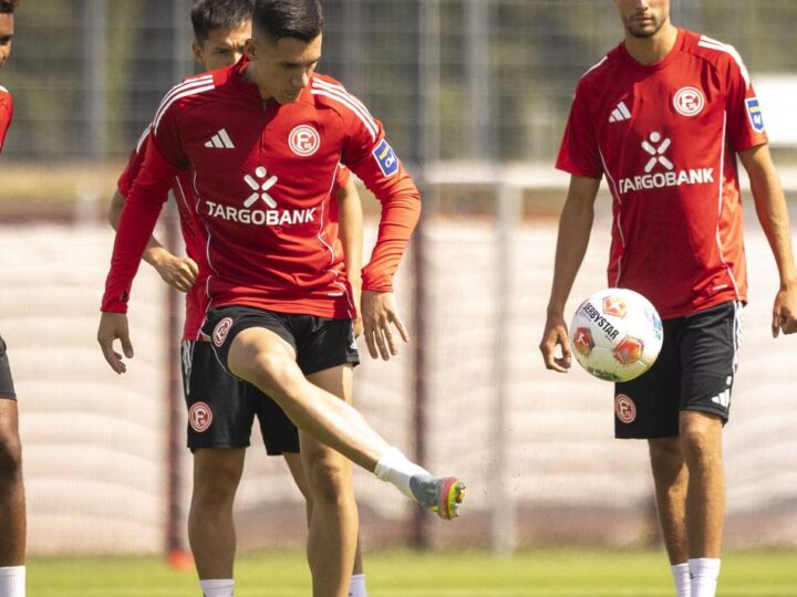 Mehrere U23-Spieler im Fortuna-Training: Schock-Diagnose bei Sotiris – Entwarnung bei El Azzouzi