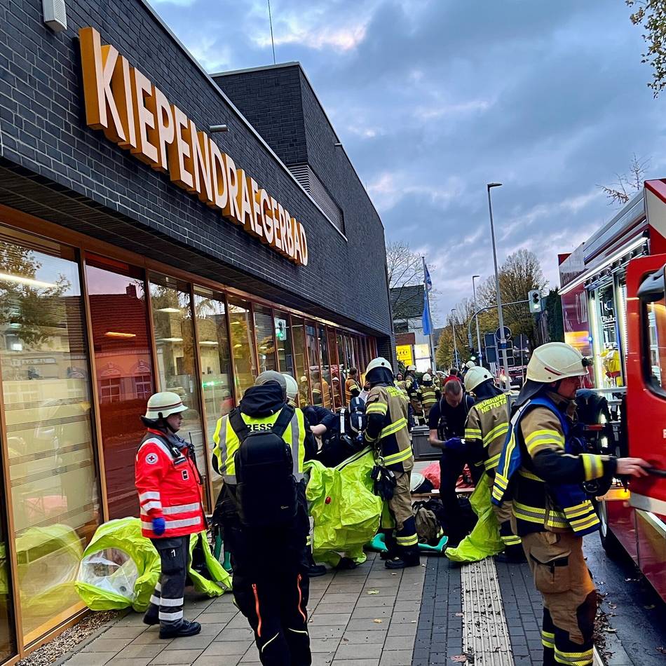 Feuerwehrübung in Breyell: Wenn im Kiependraegerbad Chlorgas austritt