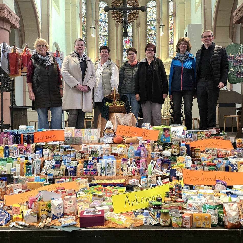 St. Josef und Martin Langenfeld: Überwältigend viele Spenden bei Erntedankaktion