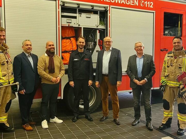 Feuerwehr Hückeswagen: Neuer Sprungretter für Löschzug Stadt dank Provinzial-Spende