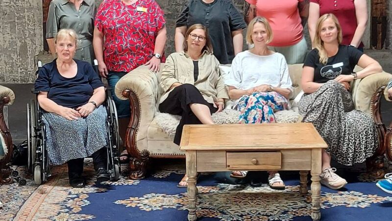 Zehn Hospizdienste präsentieren sich im Gare du Neuss: Ein Besuch im „Death Café“
