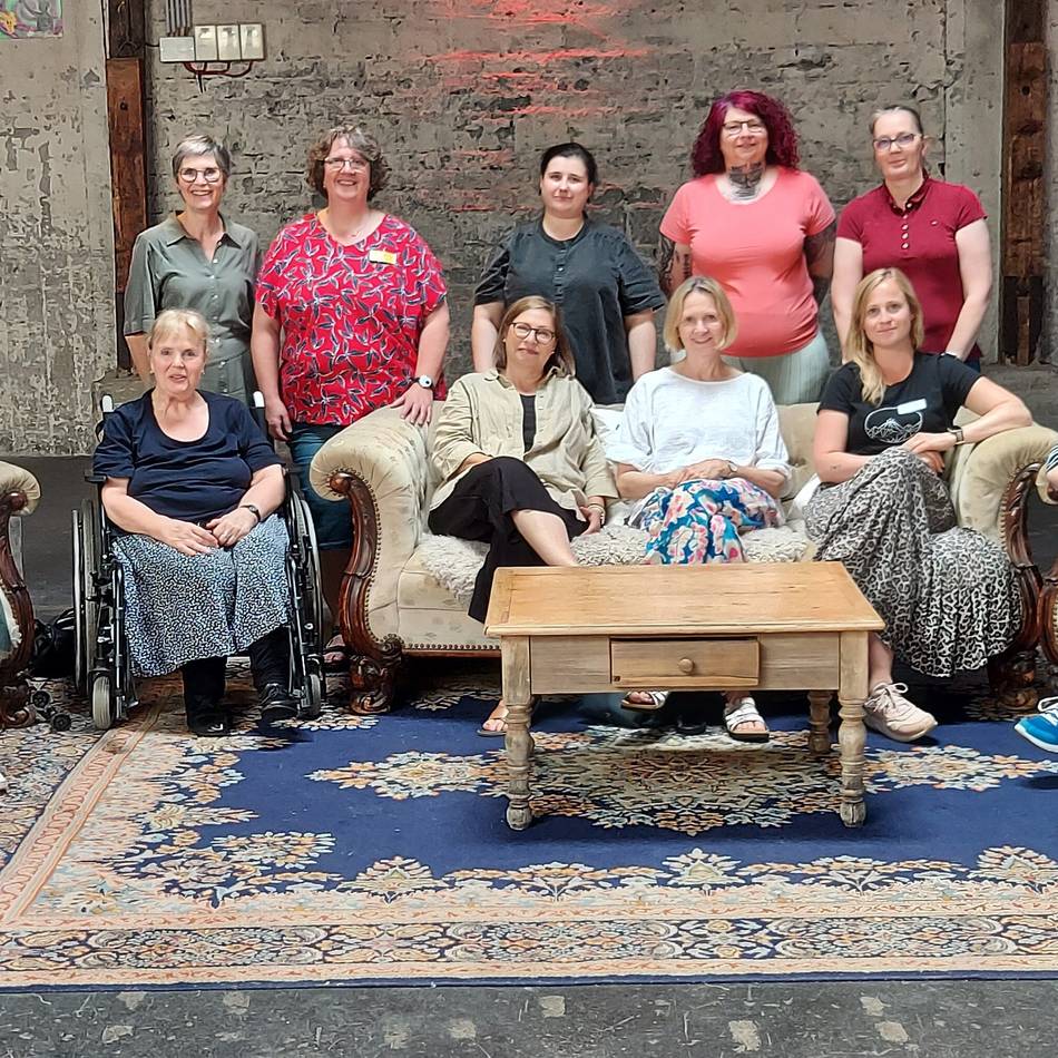 Zehn Hospizdienste präsentieren sich im Gare du Neuss: Ein Besuch im „Death Café“