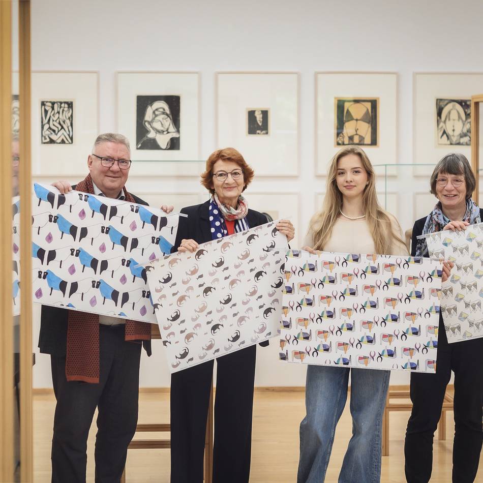 Freunde Klever Museen: Mataré-Geschenkpapier nach Schüler-Entwürfen