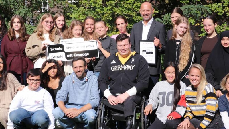 Zeichen in Neuss gegen Diskriminierung: Marie-Curie-Gymnasium wird „Schule ohne Rassismus“