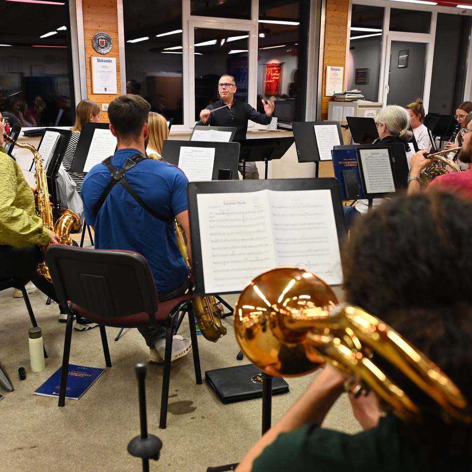 Feuerwehr-Orchester Radevormwald: Mit neuem Dirigenten auf traditionellen Wegen