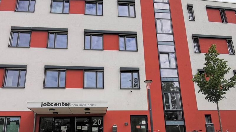 Suche nach einer Beschäftigung im Rhein-Kreis Neuss: Wie die Arbeit des Jobcenters aussieht