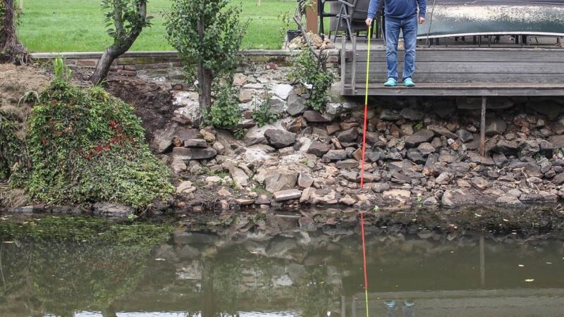 Ärger am Fluss: Kaputtes Wehr macht die Mühlenerft in Grevenbroich zu einem Rinnsal