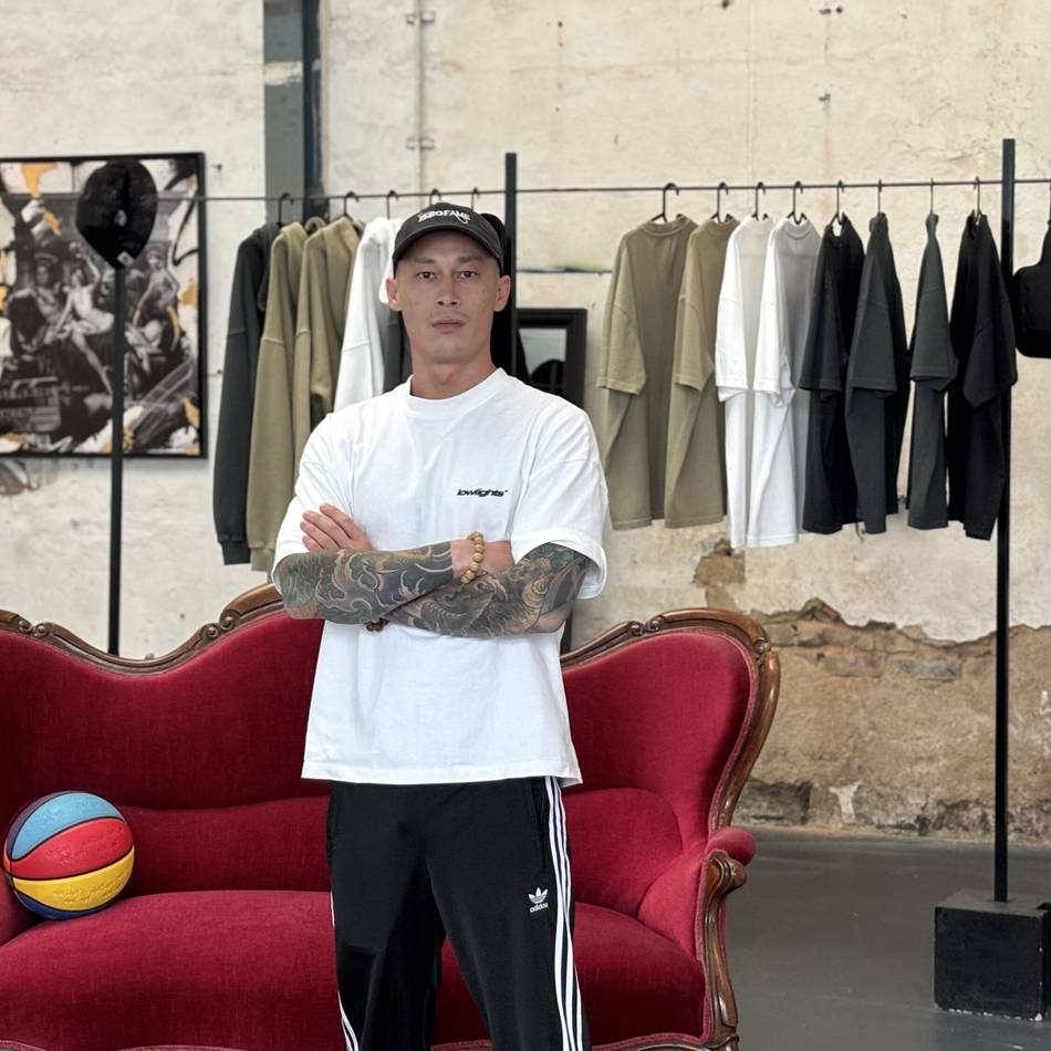 „Top Studios“ in Mönchengladbach: Mode-Unternehmer mit Kleindienst als Kunden