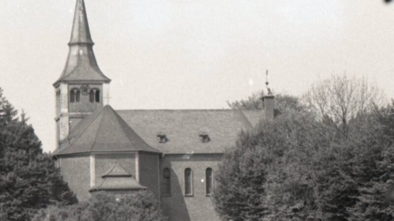 Geschichte in Grevenbroich: Als die Kirche von Alt-Elfgen in Flammen aufging