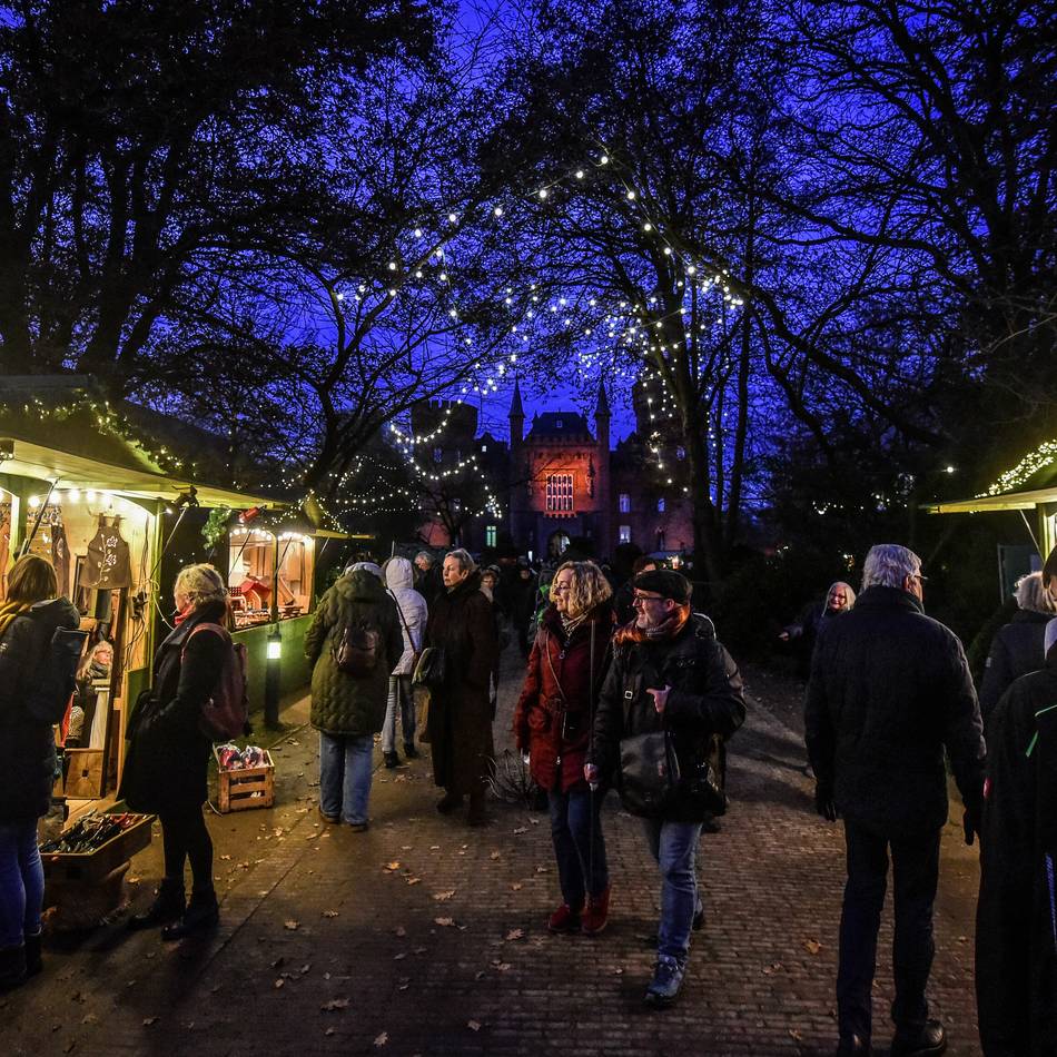 Kunsthandwerk und Schlossromantik
: Ticketverkauf für Moylands Weihnachtsmarkt startet Mitte Oktober