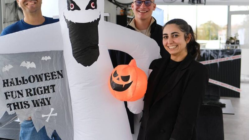 Halloween in Heiligenhaus: Party feiern über den Dächern der Stadt