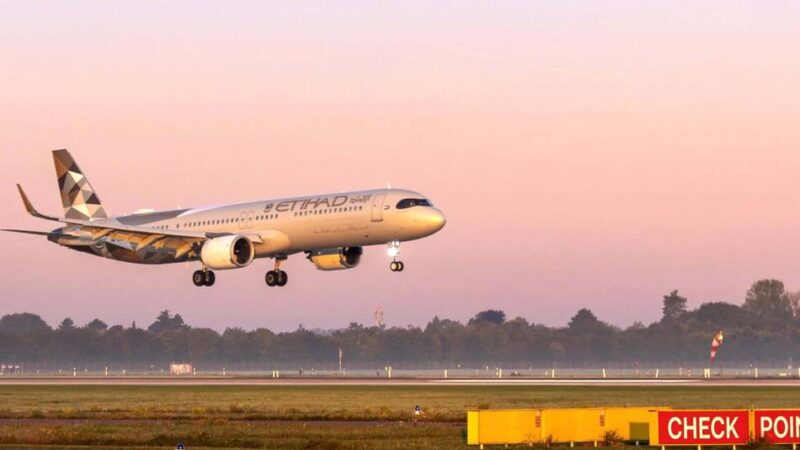 Premiere am Flughafen: Neuer Airbus fliegt Strecke von Düsseldorf nach Abu Dhabi