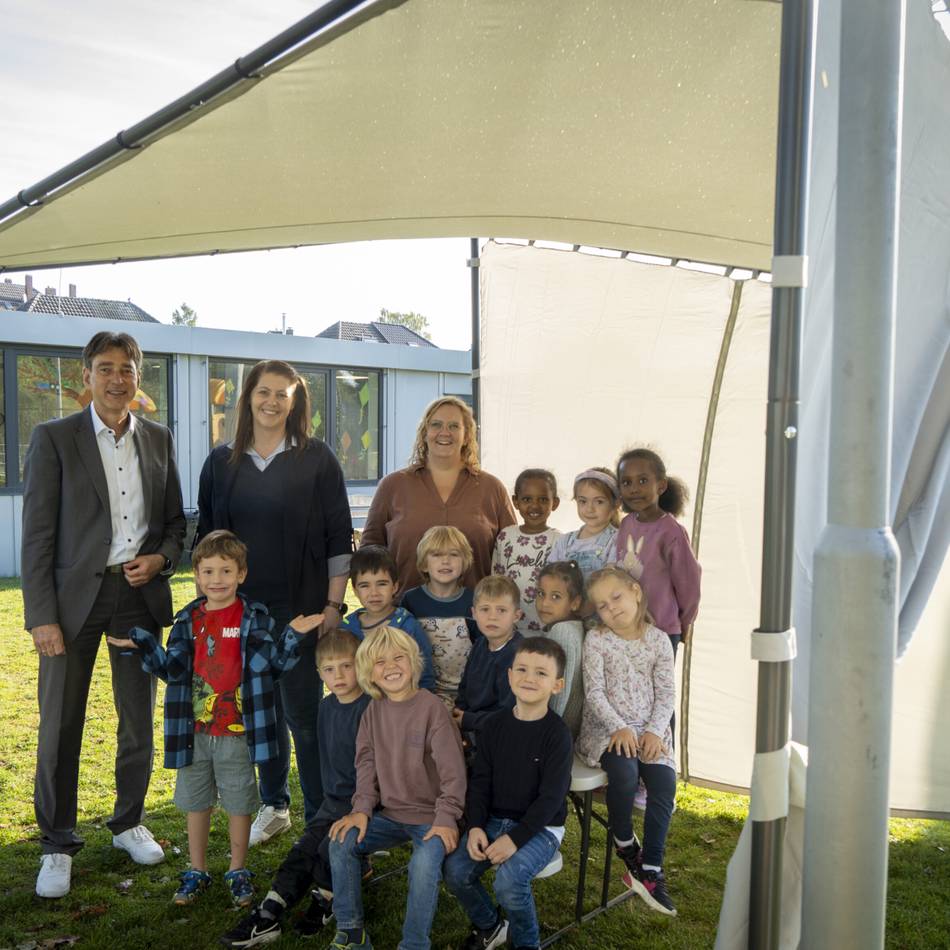 Kita bekommt Sonnenschutz: Kindergarten St. Raphael freut sich über neuer Pavillon
