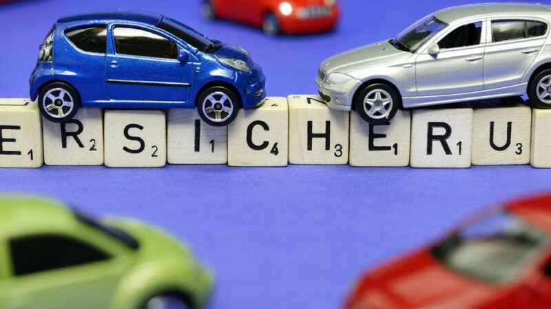 Verbraucherzentrale NRW: Ein Wechsel der Kfz-Versicherung kann sich lohnen