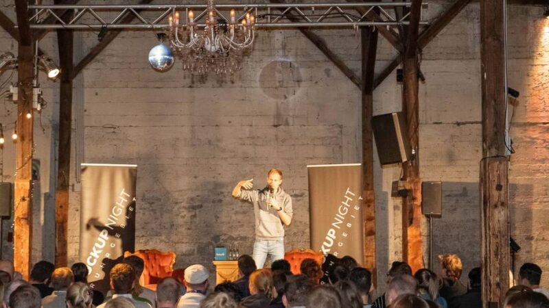 „FuckUp Night“ in Neuss: Wenn Unternehmer über ihre Rückschläge sprechen