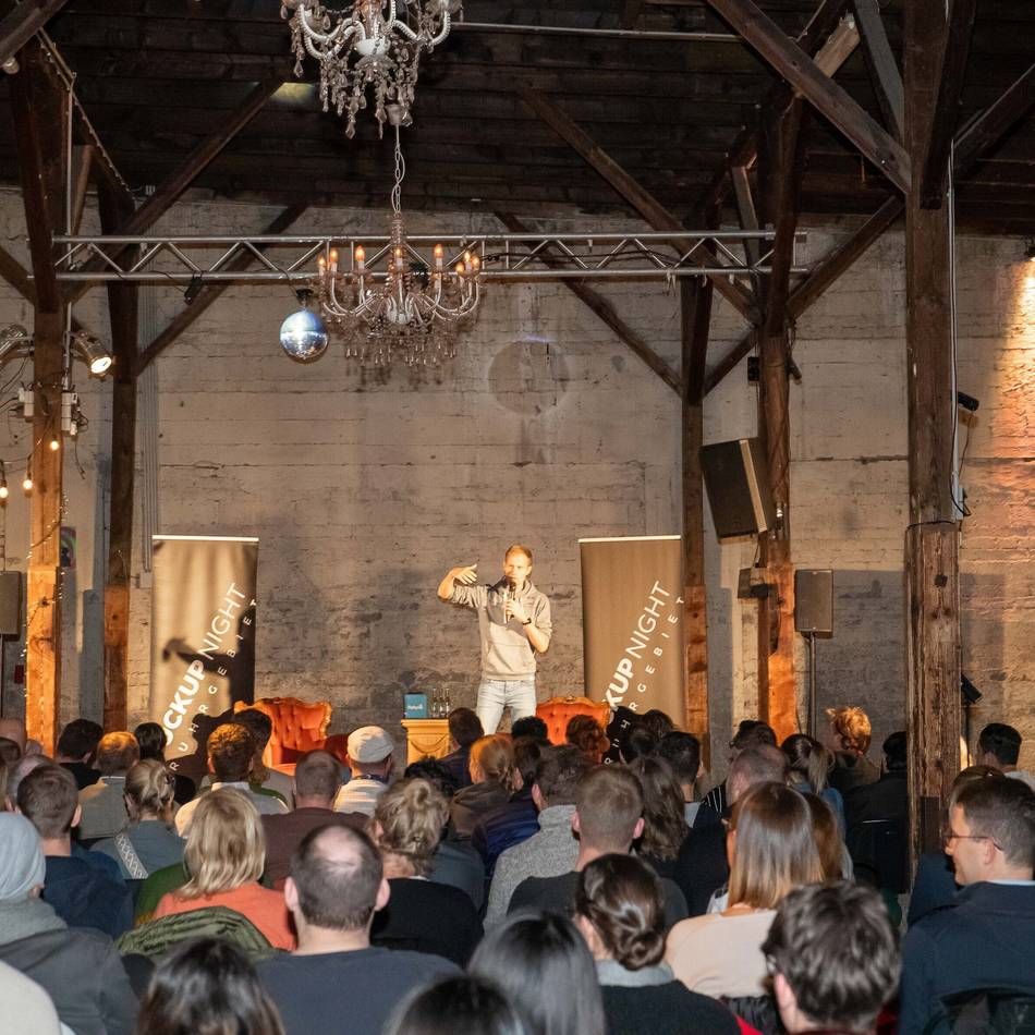 „FuckUp Night“ in Neuss: Wenn Unternehmer über ihre Rückschläge sprechen