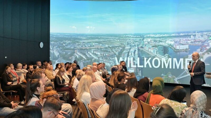 Aktion für Menschen auch aus Hilden und Haan: Landtagspräsident trifft sich mit Zugewanderten