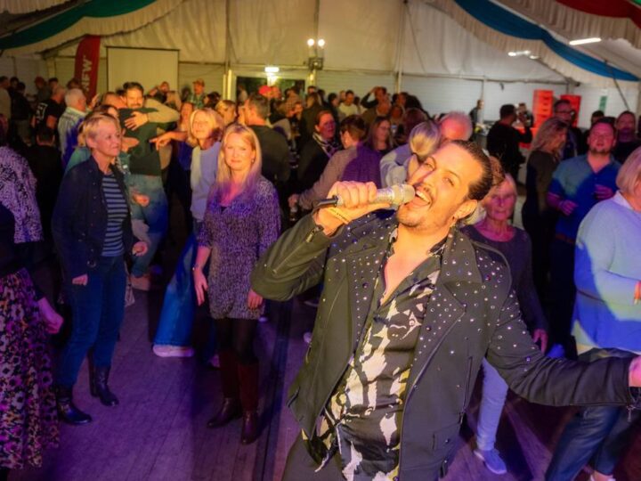 Benefiz-Party im Festzelt: Glehner Schützen sammeln 9000 Euro für den guten Zweck