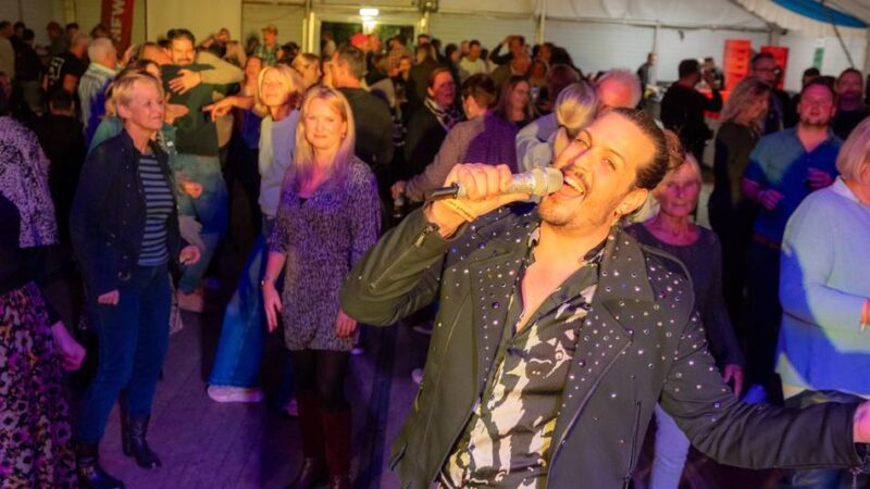 Benefiz-Party im Festzelt: Glehner Schützen sammeln 9000 Euro für den guten Zweck
