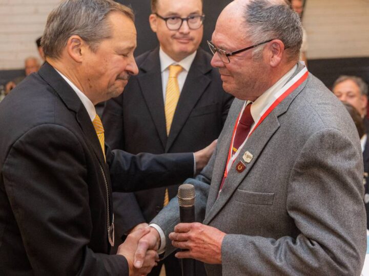 Rückblick auf das Schützenfest Korschenbroich-Glehn: Eine besondere Ehrung und Kritik an einem Zugteilnehmer