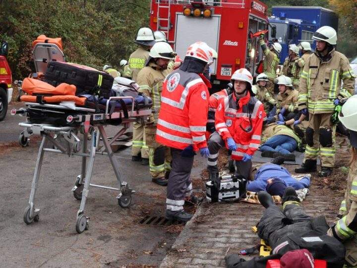 Testlauf für Rettungsdienste im Oberbergischer Kreis: Großübung „Romerijke Berge“ hält Einsatzkräfte in Atem