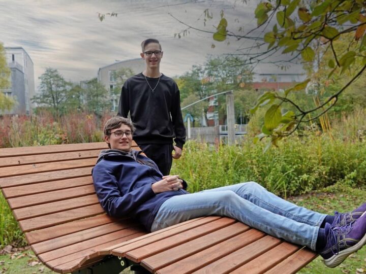 Antrag des Kaarster Jugendparlaments: Bürger können jetzt im Stadtpark auf Himmelsliegen entspannen