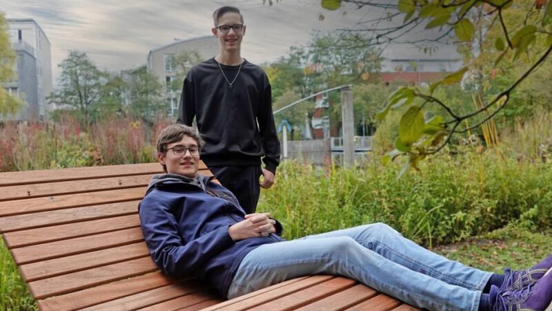Antrag des Kaarster Jugendparlaments: Bürger können jetzt im Stadtpark auf Himmelsliegen entspannen