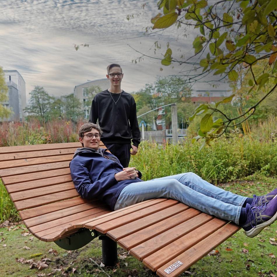 Antrag des Kaarster Jugendparlaments: Bürger können jetzt im Stadtpark auf Himmelsliegen entspannen