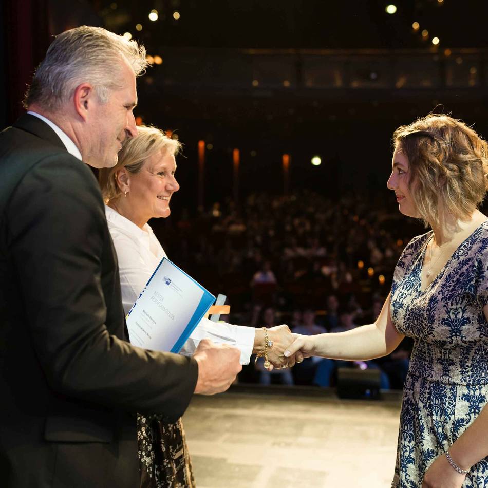 Besondere Auszeichnung: „Ich war fassungslos, dass ich die Beste bin“ – Michelle Blenker aus Kevelaer von IHK geehrt