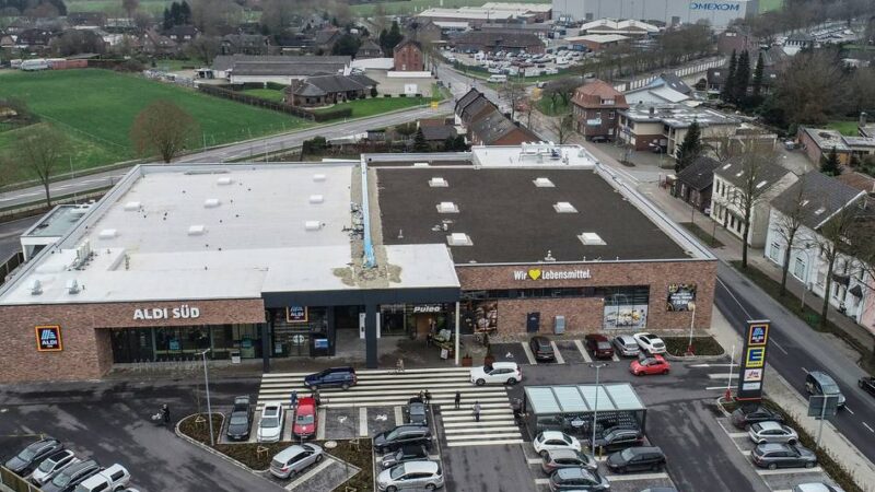 Nützlicher Helfer: Ein neuer Kollege bei Aldi – Roboter scannt die Regale