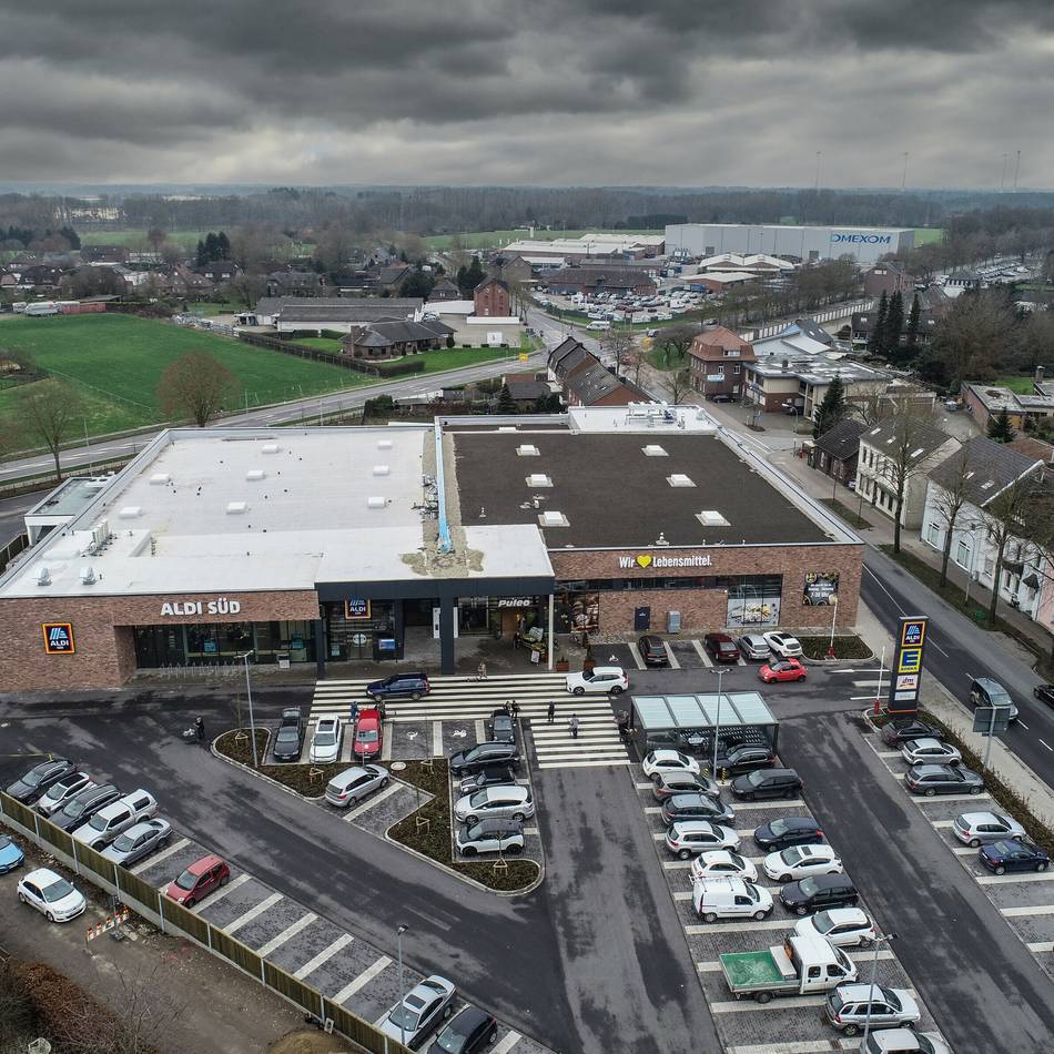 Nützlicher Helfer: Ein neuer Kollege bei Aldi – Roboter scannt die Regale