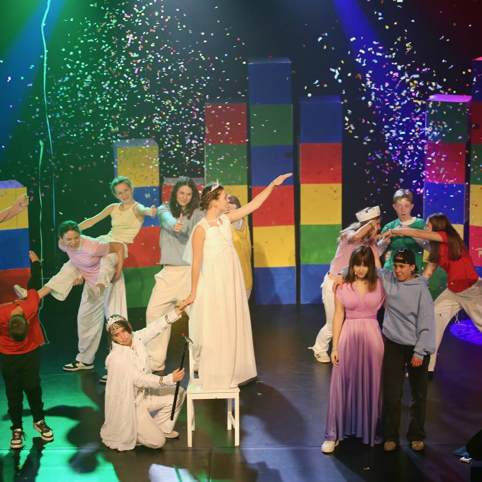 Musical am Cusanus-Gymnasium in Erkelenz: Wenn das Spielbrett zur Realität wird