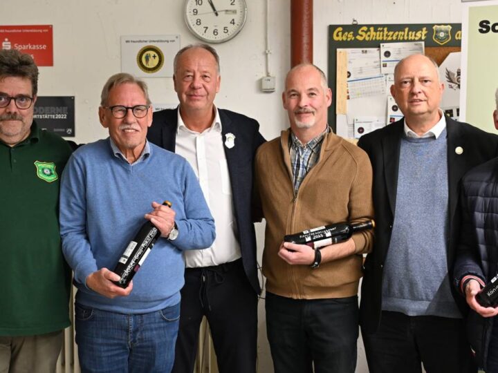 Bürger-Schützenverein Holzeim: Ein neuer Pokal für den „König der Könige“