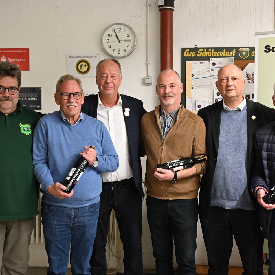 Bürger-Schützenverein Holzeim: Ein neuer Pokal für den „König der Könige“