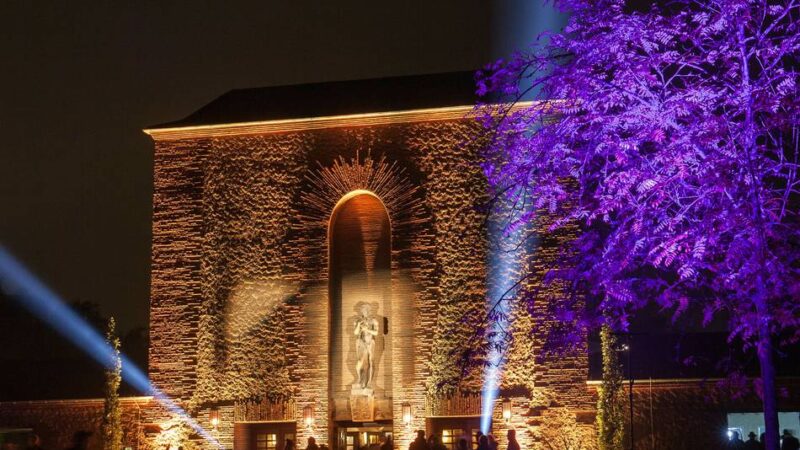 Illumina in Mönchengladbach: Ein Farbenspiel am Friedhof an Allerheiligen