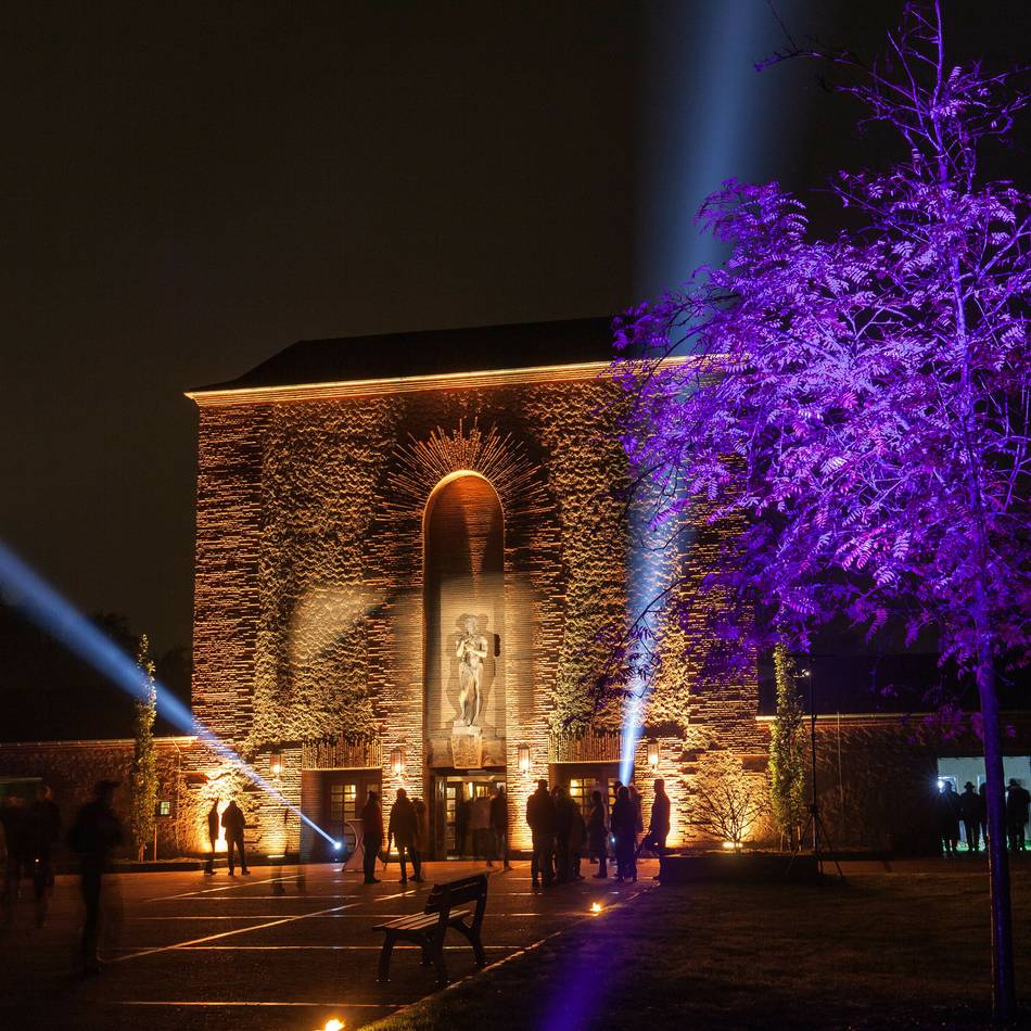 Illumina in Mönchengladbach: Ein Farbenspiel am Friedhof an Allerheiligen