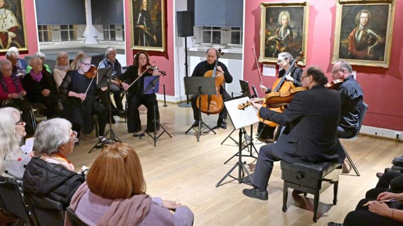 Schlosskonzerte in Mönchengladbach: Acacia Quartet bietet satten Streicherklang im Rittersaal
