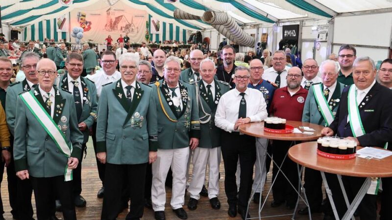 Brauchtum in Korschenbroich: Zig Pescher Könige plauschten an der Theke