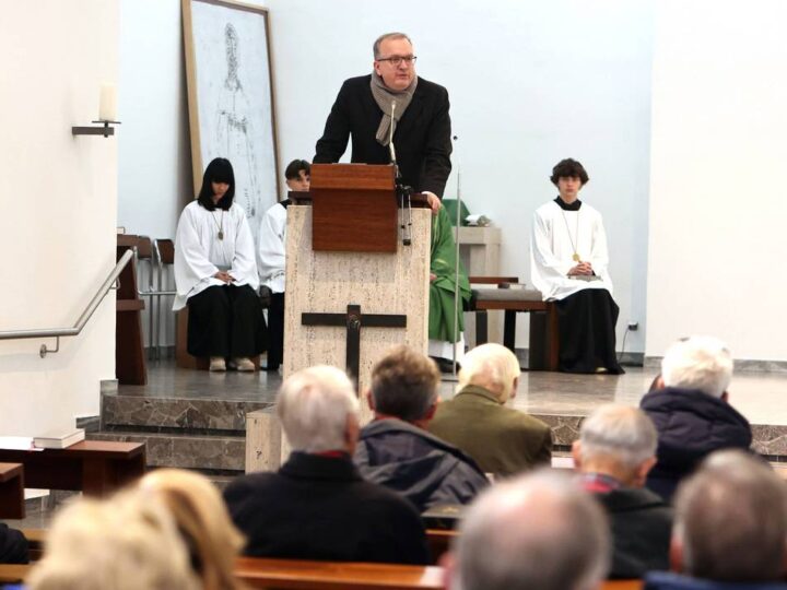 Kirche in Mönchengladbach: Ein „teuflisches Evangelium“ trifft auf große Poesie